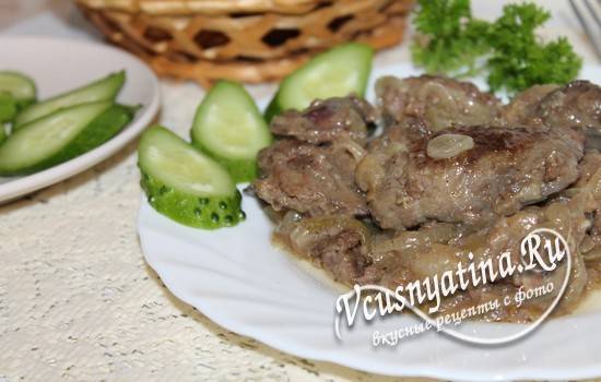 Готовая куриная печень с луком